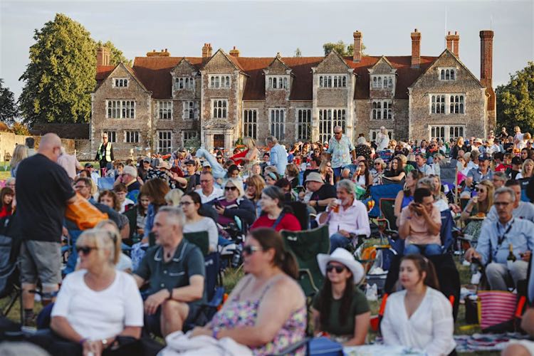Musical Under the Stars crowds