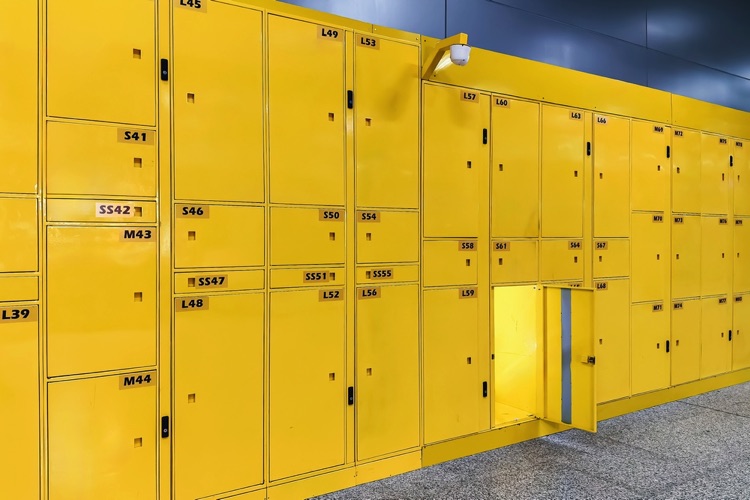Travel luggage storage